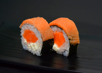 Dynamite Salmon with Cheese 4 PCS.